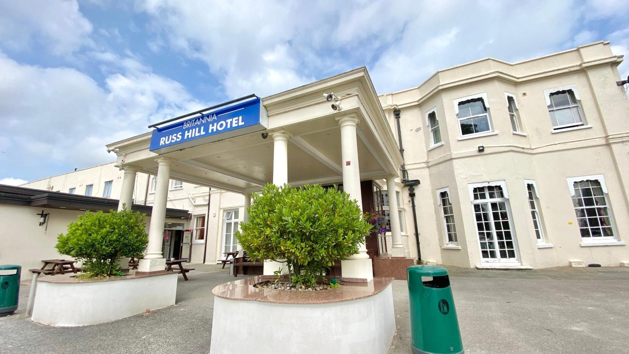 Russ Hill Hotel Чарлвуд Экстерьер фото