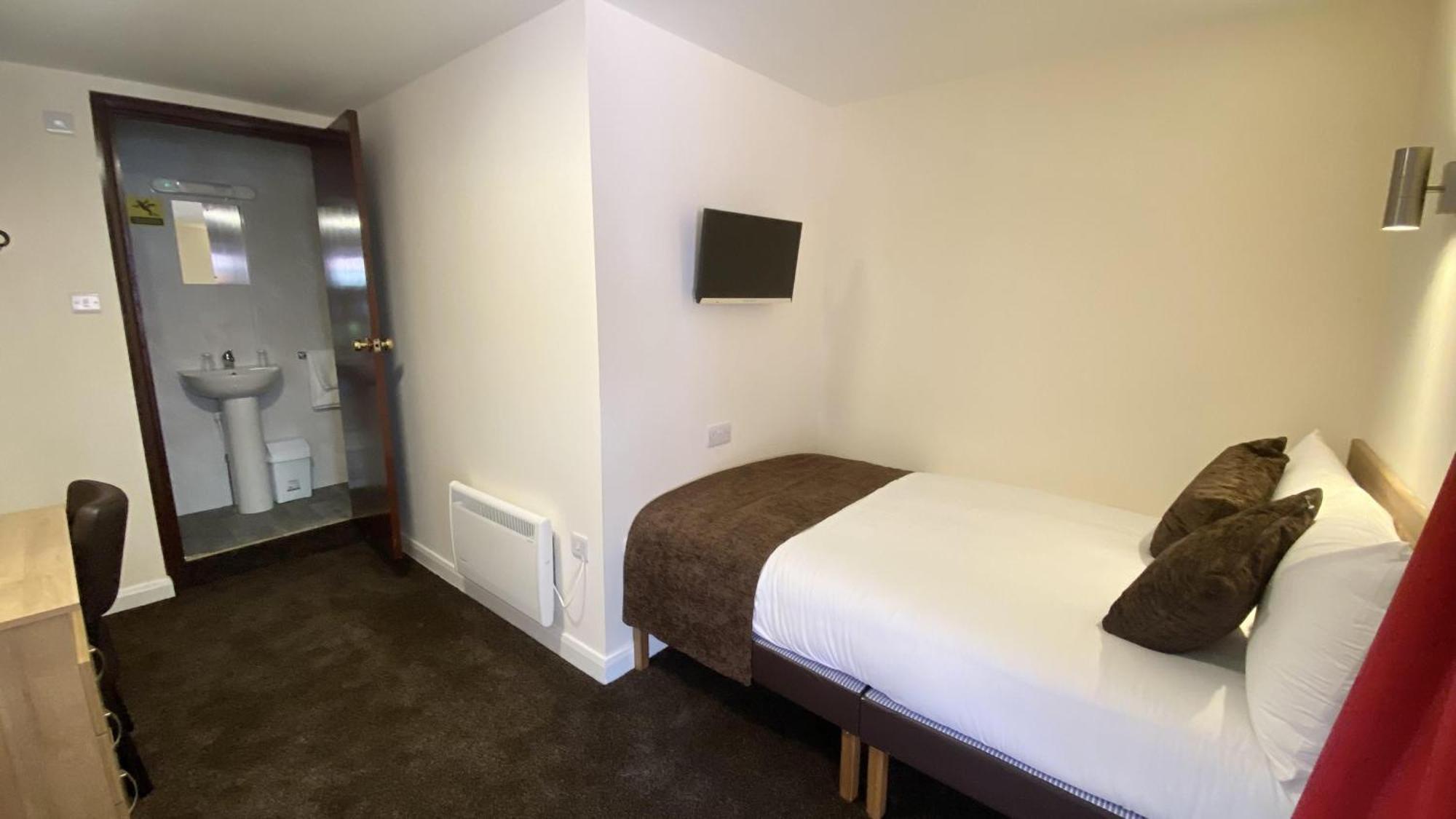 Russ Hill Hotel Чарлвуд Номер фото