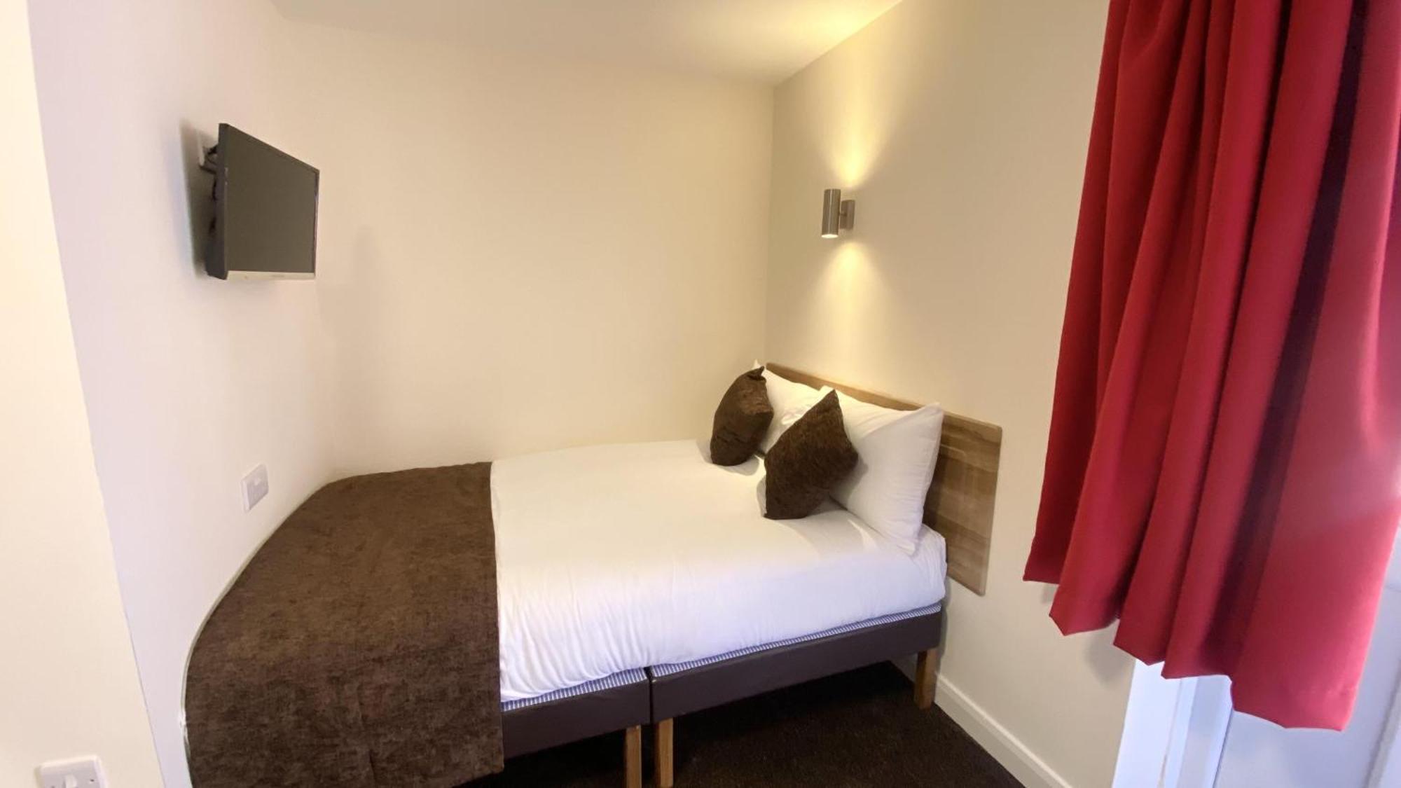 Russ Hill Hotel Чарлвуд Номер фото