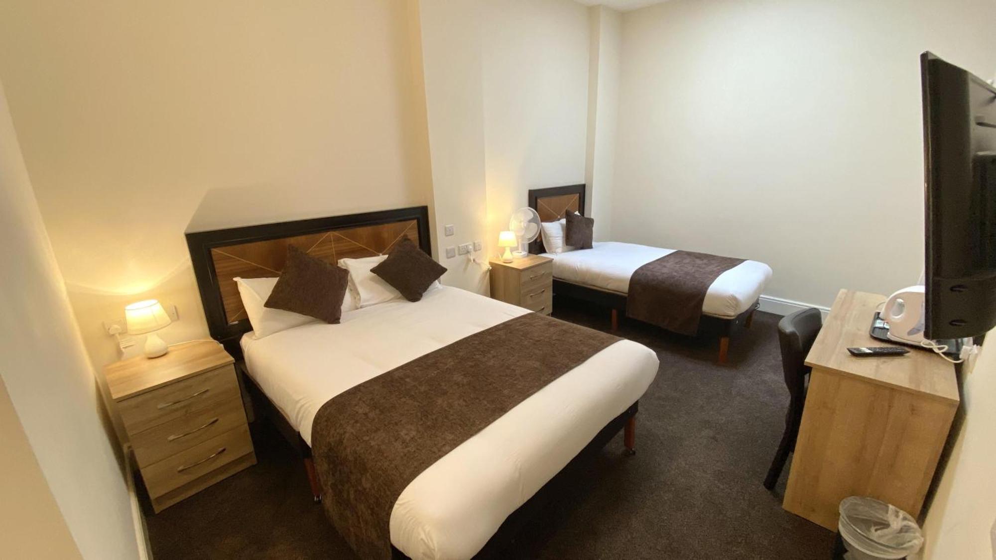 Russ Hill Hotel Чарлвуд Номер фото