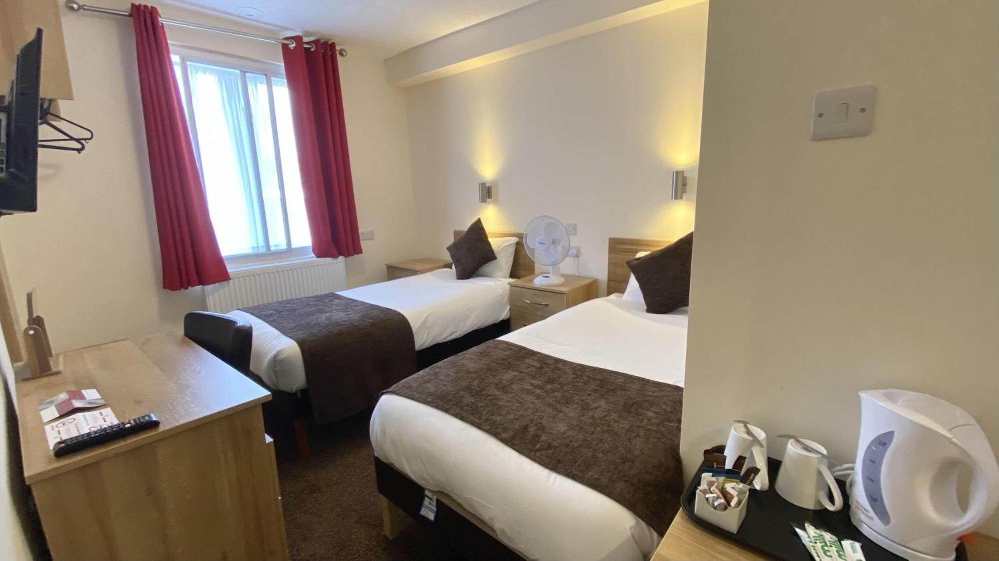 Russ Hill Hotel Чарлвуд Номер фото