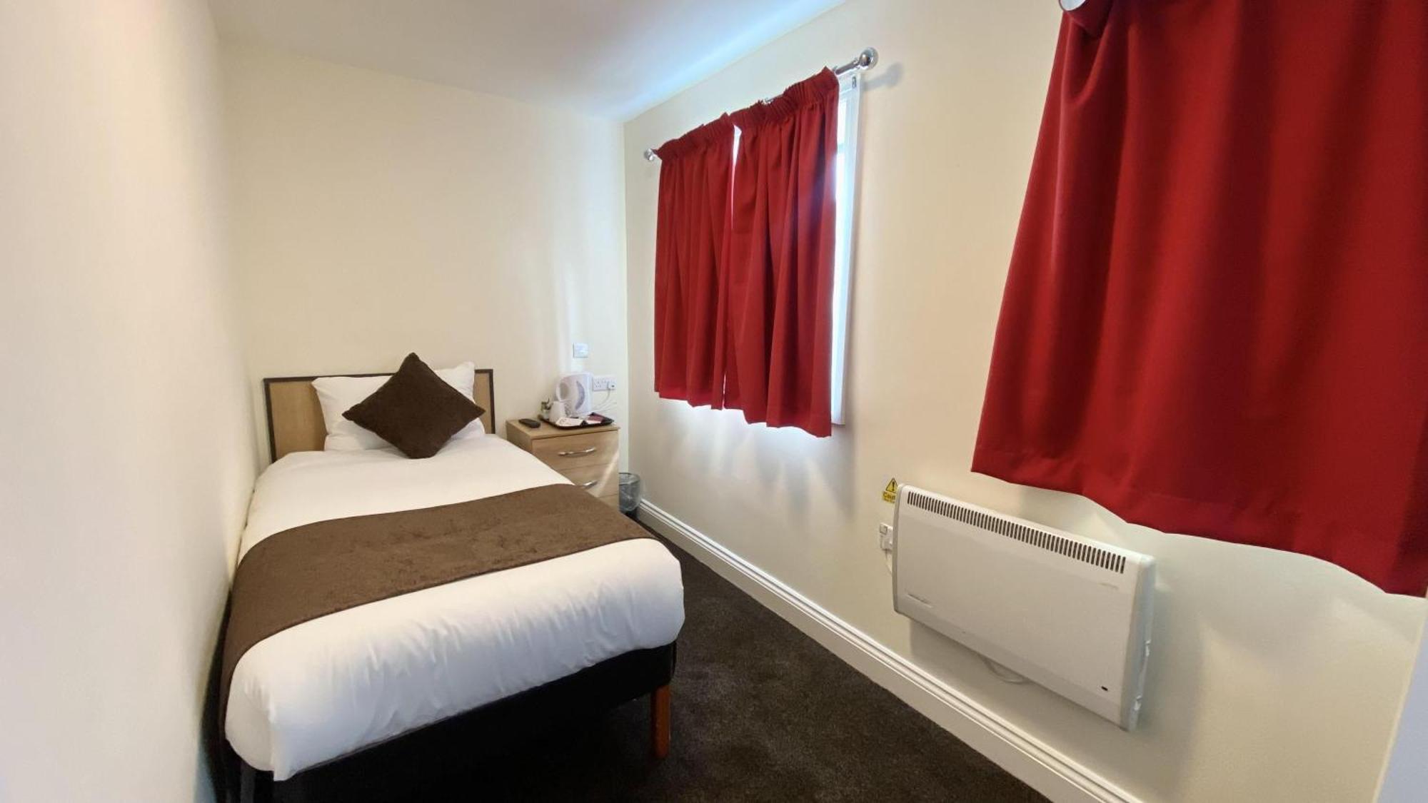 Russ Hill Hotel Чарлвуд Номер фото