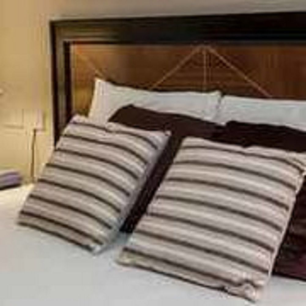 Russ Hill Hotel Чарлвуд Экстерьер фото