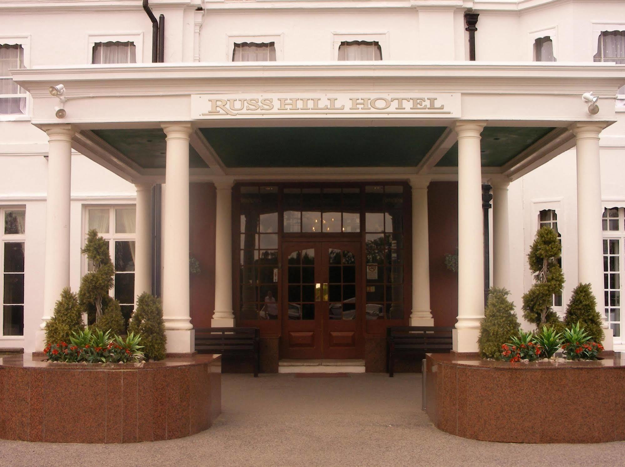 Russ Hill Hotel Чарлвуд Экстерьер фото